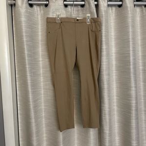 Hue pull on skinny leggings. New with tags